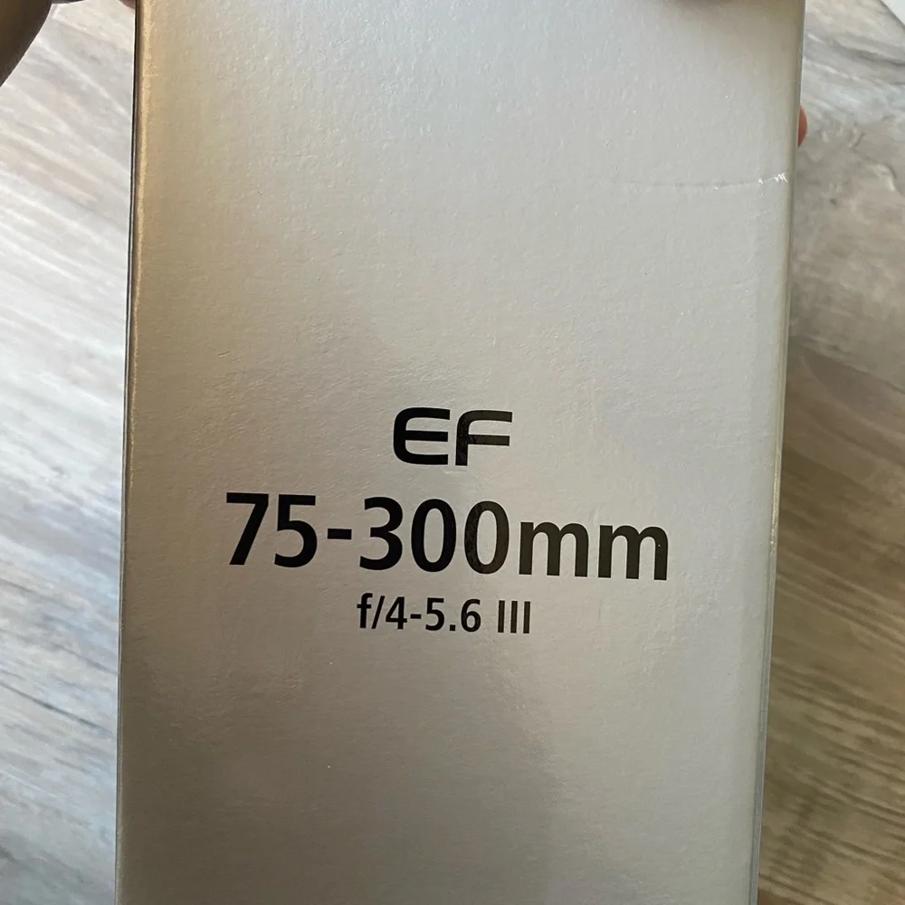 New never used canon ef 75-300mm f/4-5.6 in